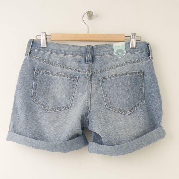 NEW Old Navy Diva 5" Surplus Denim Shorts in Horizon (back)
