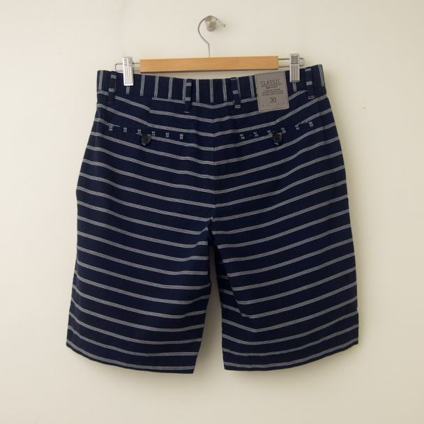 NEW Gap Classic GapKhakis Shorts in Navy with White Stripes (back)