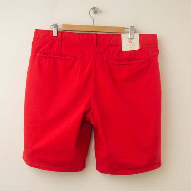 NEW Gap Lived-In Flat Front Short in Killer Tomato (back)