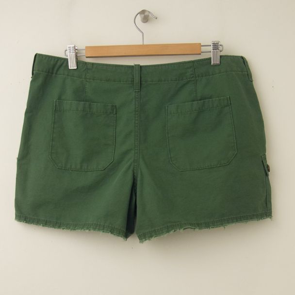 NEW Gap Women's Frayed Cargo Shorts in Jungle Green