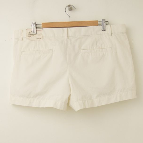 NEW Gap Women's Sun Kissed Shorts in New Off White (back)