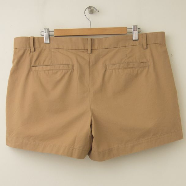 NEW Gap Women's Sun Kissed Shorts in Baked Sand (back)