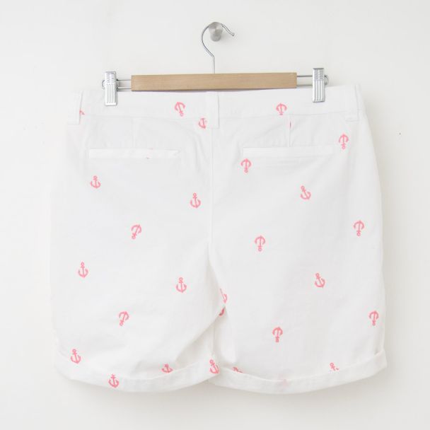 NEW Old Navy Embroidered Anchor Bermuda Roll-Up Shorts in Bright White (back)