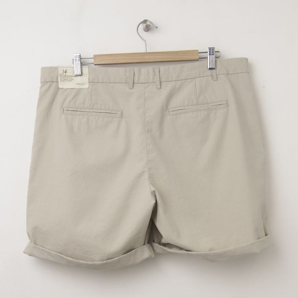 NEW Gap Boyfriend Roll-Up Bermuda Shorts in Soft Khaki (back)