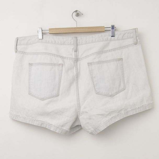 NEW Gap 1969 Cuffed Maddie Slim Cut-Off Denim Shorts in Deck Wash (back)