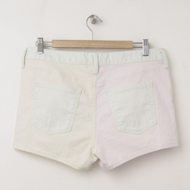 NEW Gap 1969 Colorblock Maddie Slim Denim Shorts in Pink Dogwood (back)