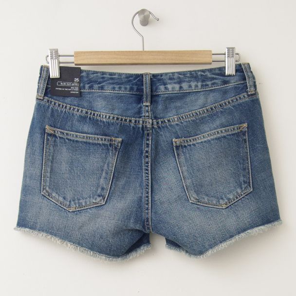 NEW Gap 1969 Raw-Edge Maddie Slim Cut-Off Denim Shorts in Modesto Wash (back)