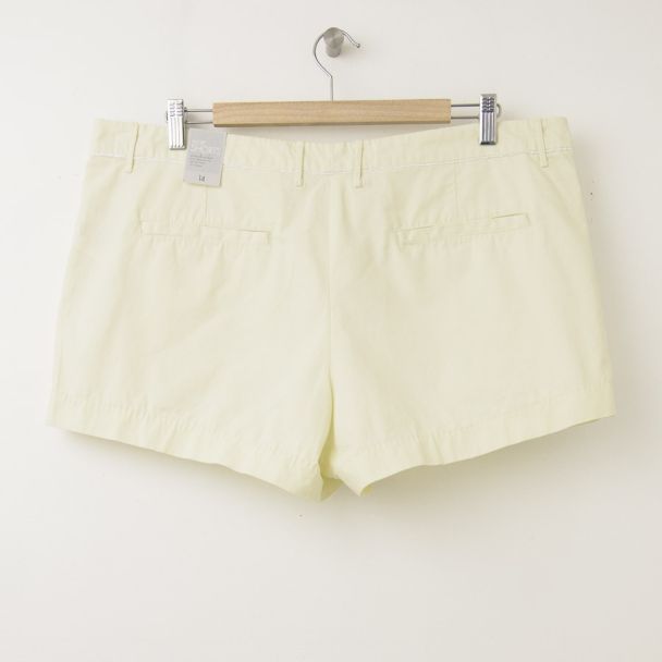 NEW Gap Sunkissed Piped Khaki Short Shorts in New Honeysuckle (back)