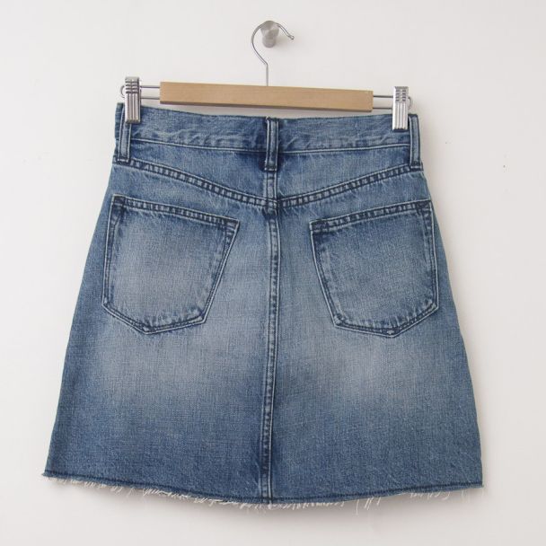 NEW Gap 1969 High Rise Raw Edge Denim Skirt in St. Louis Wash (back)