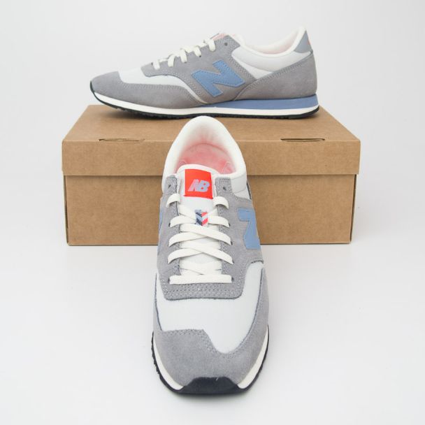 New Balance Women's 620 Summit Classics Retro Shoes CW620SMC in Grey